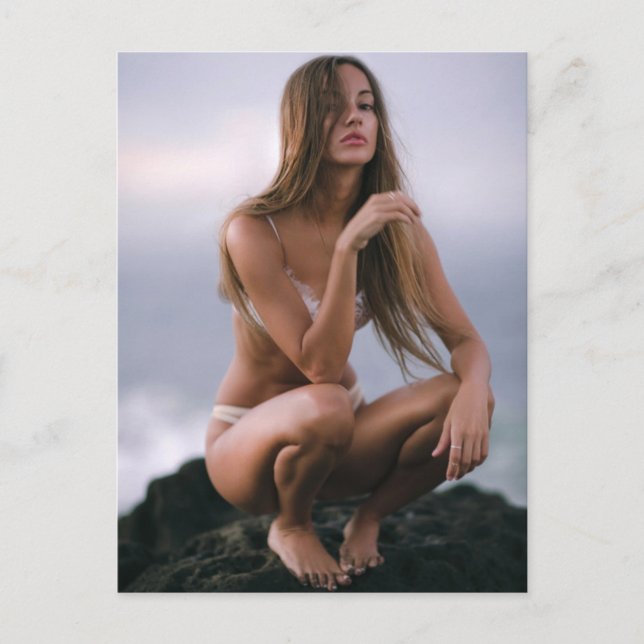 Cartão Postal modelo de biquíni garota de praia (Frente)