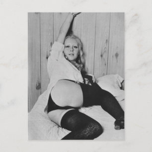 Cartão Postal Modelo de lingerie de vinheta Risque