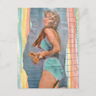 Cartão Postal Modelo de moda Mulher em 1957 na colagem da praia