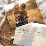 Cartão Postal Modern Save the Date White Handwrite Photo (Salvar<br><div class="desc">Casamento manuscrito Salve os Cartões de Data que têm uma foto na frente e atrás. Os cartões Save the Date Fall, Autumn, Winter, Primavera ou Summer contêm uma tipografia moderna escrita cursiva escrita escrita escrita escrita escrita escrita escrita escrita escrita com letra mão que é elegante, simples e moderna para...</div>