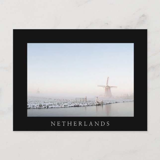 Cartão Postal Moinho de vento na neve no inverno texto preto car (Frente)