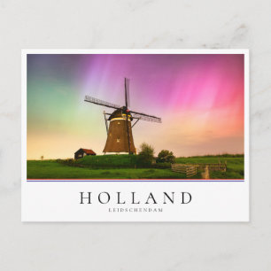 Cartão Postal Moinho de vento tradicional sob a Aurora Boreal