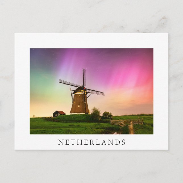 Cartão Postal Moinho de vento tradicional sob a Aurora Boreal (Frente)