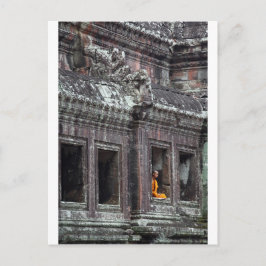 Cartão Postal Monge budista meditando o templo Angkor Wat