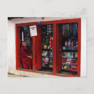 Cartão Postal Monge budista sorridente viajando por Katmandu Nep