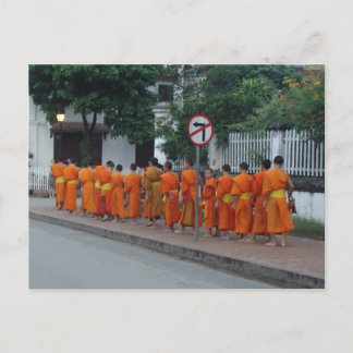 Cartão Postal Monges coletando esmolas em Luang Prabang, Laos