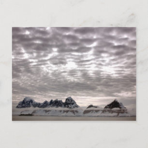 Cartão Postal Montanha com navio de cruzeiro no Polo