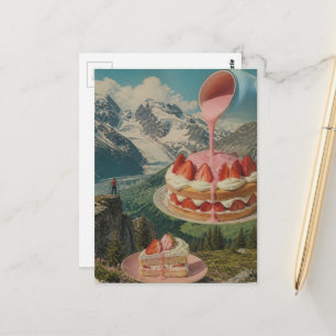 Cartão Postal Montanha de Bolo de Morango Arte Surrealista Retro