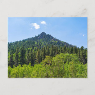 Cartão Postal montanha rochosa e matas à porta do ouro