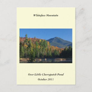 Cartão Postal Montanha Whiteface sobre Pequeno Pond de Cherrypat