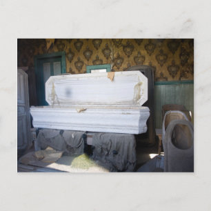 Cartão Postal Morgue da Cidade do Caixão Aberto