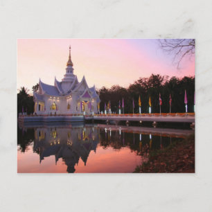 Cartão Postal Mosteiro perto do lago.