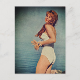 Cartão Postal Mulher de Maiô Branco na praia em 1957