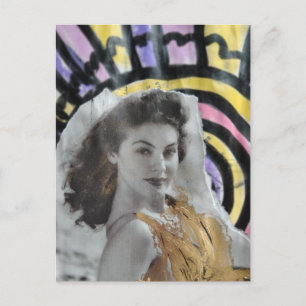 Cartão Postal Mulher de Maiô Dourado em arte de colagem de praia