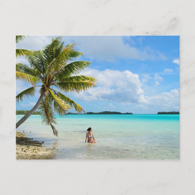 Cartão Postal Mulher debaixo de uma palmeira no Pacífico (Frente)