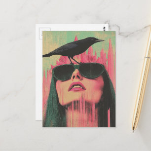 Cartão Postal Mulher e um Pássaro Preto