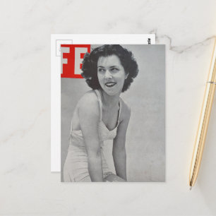 Cartão Postal Mulher em 1939 na praia preto e branco