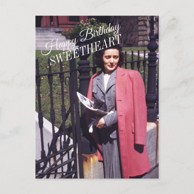 Cartão Postal Mulher Fora do Médio (Frente)