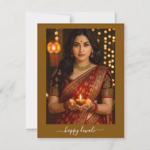 Cartão Postal Mulher indiana no Saree Tradicional Segurando Diya