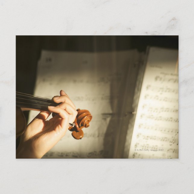 Cartão Postal Mulher Jogando Violino (Frente)