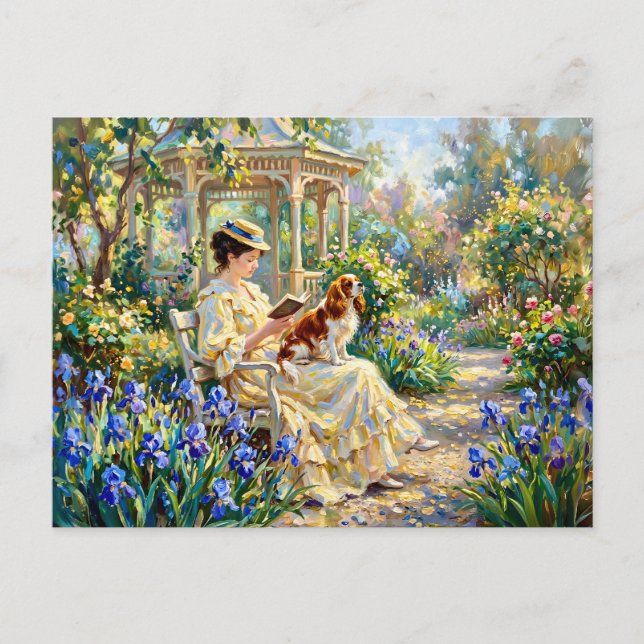 Cartão Postal Mulher Lendo no Jardim com Cavalier Spaniel (Frente)
