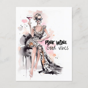 Cartão Postal Mulher loira de vestido-leopardo com copo de vinho