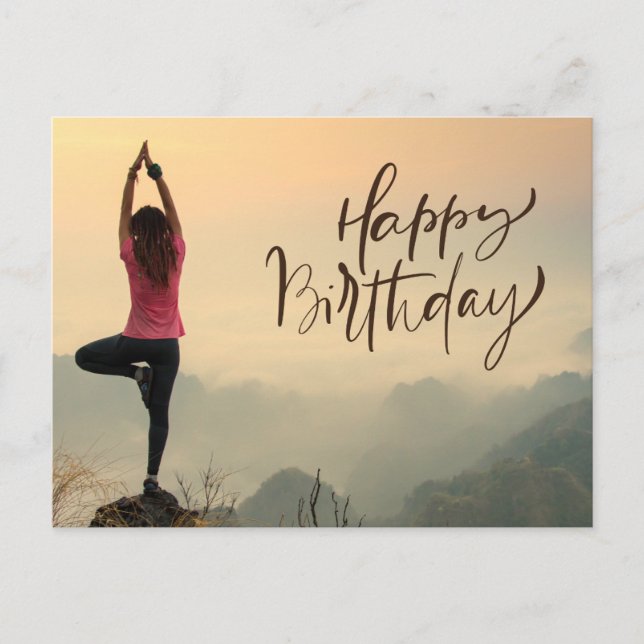 Cartão Postal Mulher Meditação Ioga Feliz Aniversário (Frente)