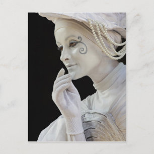 Cartão Postal Mulher mímica atuando na esquina