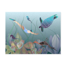 Mulher nadando submarina com tartaruga