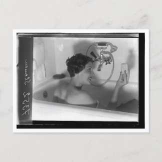 Cartão Postal Mulher num Banho, Limpeza é Próximo a... Retro