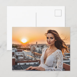 Cartão Postal Mulher quente no telhado