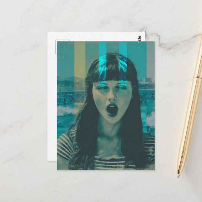 Cartão Postal Mulher reluzente na praia (Frente/Verso In Situ)