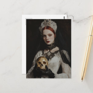 Cartão Postal Mulher ruiva deslumbrante com uma caveira dourada