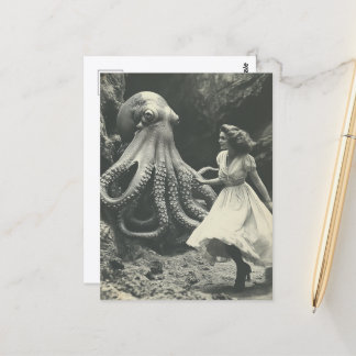 Cartão Postal Mulher Vintage e Polvo Gigante