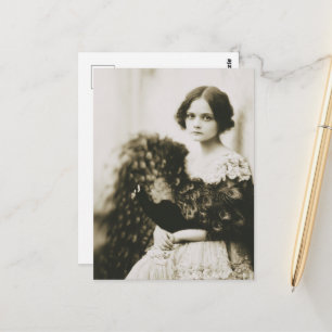 Cartão Postal Mulher Vintage em Penas de Pavão