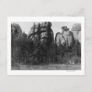 Cartão Postal Mulheres em frente ao Lago Harney Peaks Fotografia