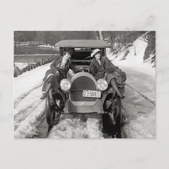 Cartão Postal Mulheres Posando em Automóvel, 1920 (Frente)