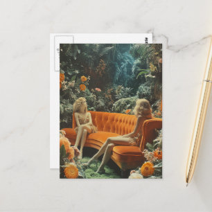 Cartão Postal Mulheres Surreais Sofá Laranja Vintage na Selva