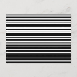 Cartão Postal Multidões de Black e White Stripes Irregulares