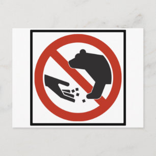 Cartão Postal Não Alimente o sinal de estrada dos ursos