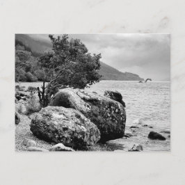 Cartão Postal Nas costas de Loch Ness com o monstro