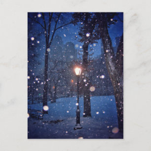 Cartão Postal Neve A Rodar Em Torno De Um Lâmpada De Corrente