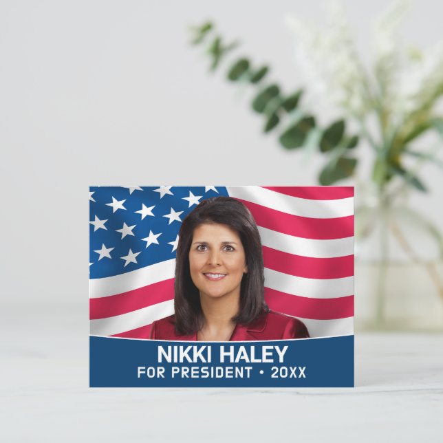 Cartão Postal Nikki Haley - Foto da Campanha com a Bandeira Amer (Em pé/Frente)