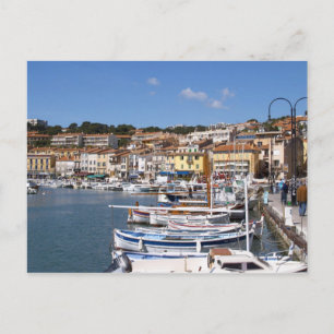 Cartão Postal No porto na vila de Cassis. Pesca e