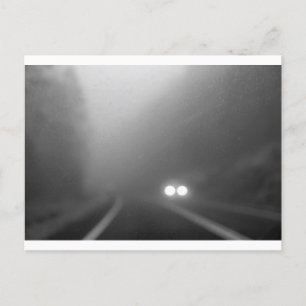 Cartão Postal Noite chuvosa - luz aproximando-se
