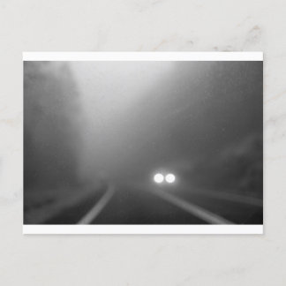 Cartão Postal Noite chuvosa - luz aproximando-se