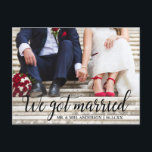 Cartão Postal Nós Casamos Com Foto De Casamento Caligrafia<br><div class="desc">Cartão-postal de casamento para caligrafia moderna</div>