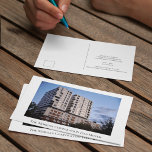 Cartão Postal Nossa empresa mudou a foto de construção do escrit<br><div class="desc">Personalize sua alteração profissional de cartões postais de endereço com uma foto personalizada do novo escritório da empresa. Nosso negócio mudou-se para um novo prédio. Anúncio simples e moderno para enviar aos seus clientes.</div>