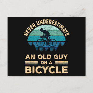 Cartão Postal Nunca Subestime um Velho Cara em uma Bicicleta Eng
