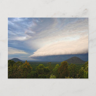 Cartão Postal Nuvens de tempestade sobre a paisagem australiana